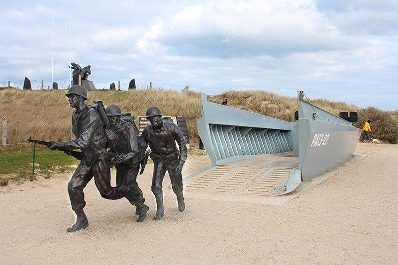 Utah-beach-tribute-marine-american